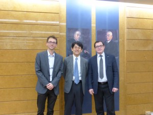 In_front_of_Fukuzawa1